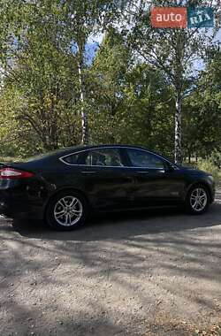 Седан Ford Fusion 2015 в 