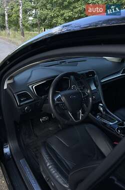 Седан Ford Fusion 2015 в 