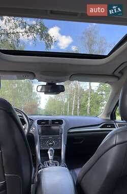 Седан Ford Fusion 2015 в 