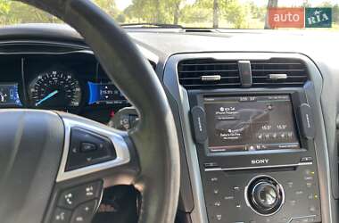 Седан Ford Fusion 2015 в 