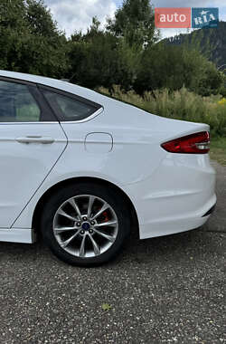 Седан Ford Fusion 2017 в 