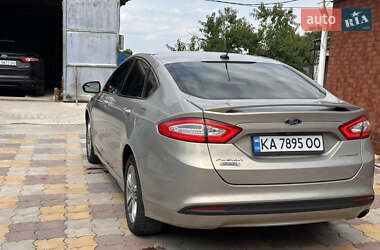 Седан Ford Fusion 2015 в 