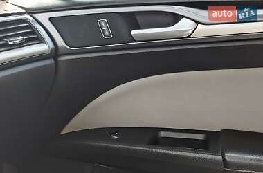 Седан Ford Fusion 2015 в 