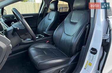 Седан Ford Fusion 2016 в 