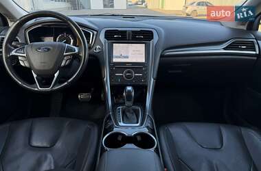 Седан Ford Fusion 2016 в 