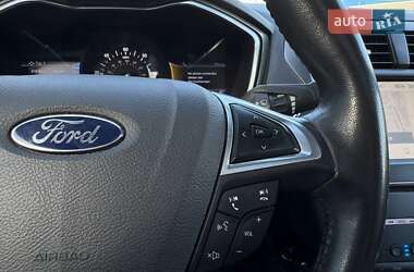Седан Ford Fusion 2016 в 