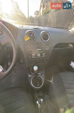 Хэтчбек Ford Fusion 2006 в 