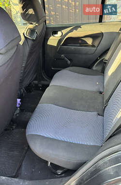 Хэтчбек Ford Fusion 2006 в 