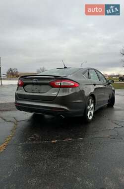 Седан Ford Fusion 2015 в 
