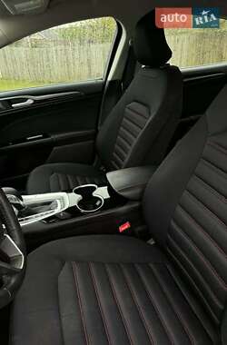Седан Ford Fusion 2015 в 