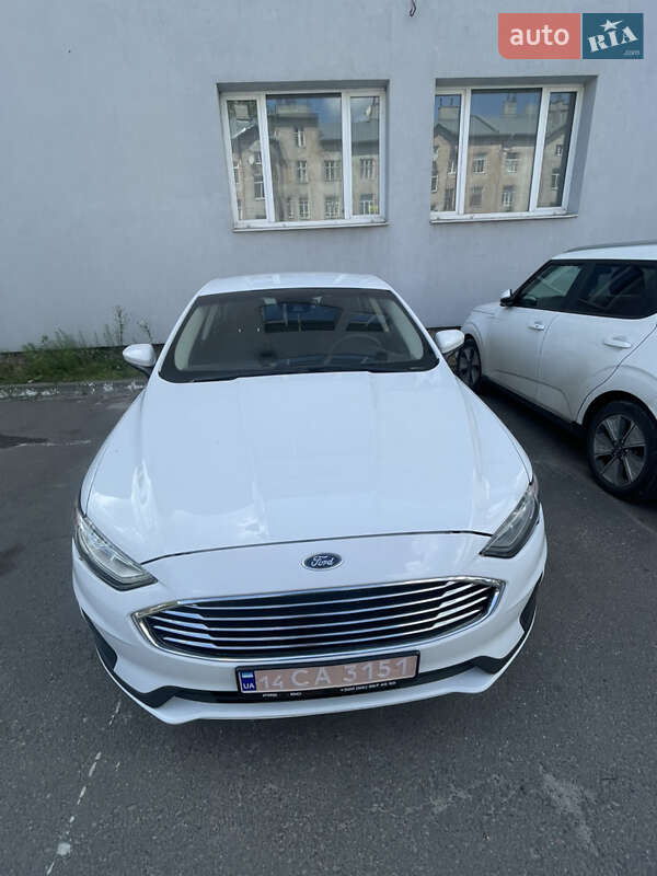 Седан Ford Fusion 2019 в 