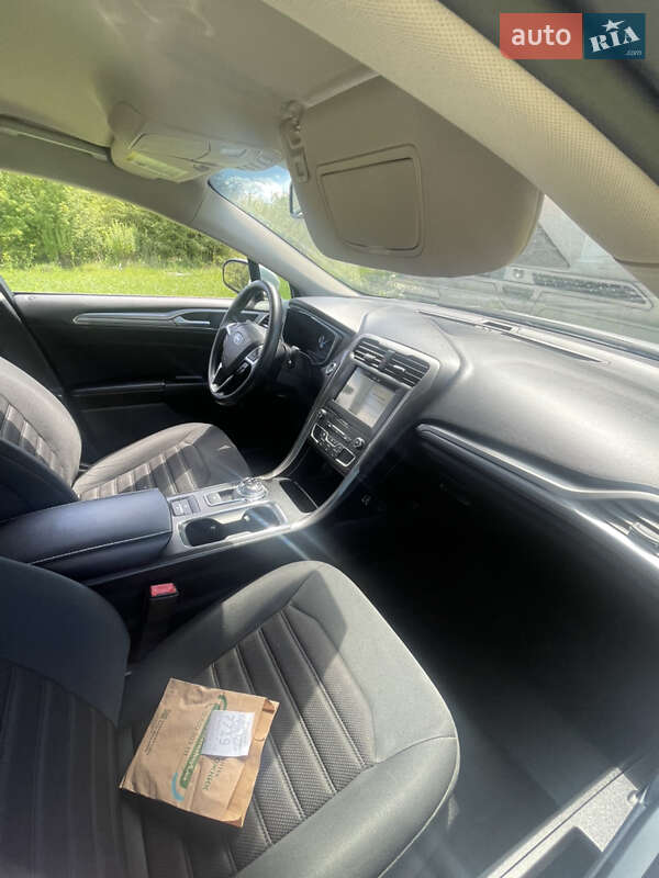 Седан Ford Fusion 2019 в Львове