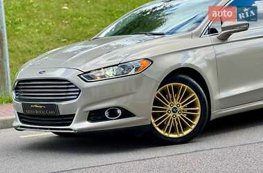 Седан Ford Fusion 2015 в 