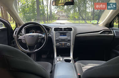 Седан Ford Fusion 2017 в 