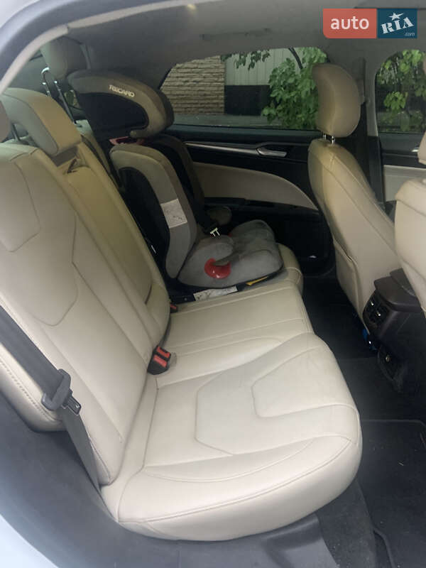 Седан Ford Fusion 2016 в Киеве фото 5 Седан Ford Fusion 2016 в Киеве