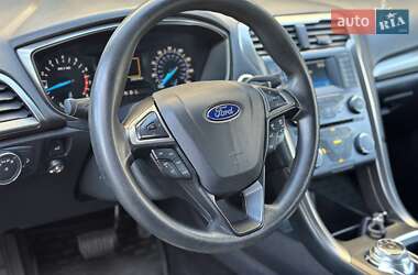 Седан Ford Fusion 2016 в 