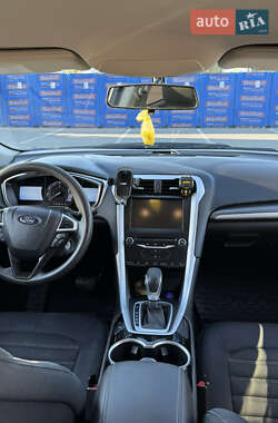 Седан Ford Fusion 2014 в 