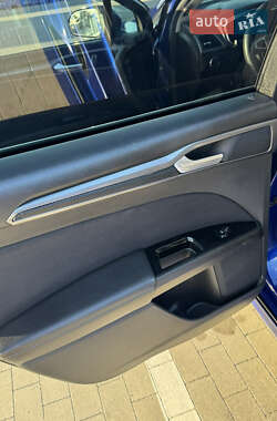 Седан Ford Fusion 2014 в 