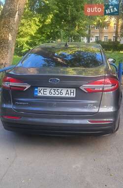 Седан Ford Fusion 2018 в 