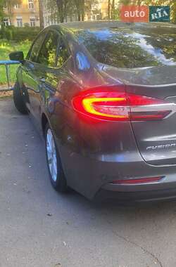 Седан Ford Fusion 2018 в 