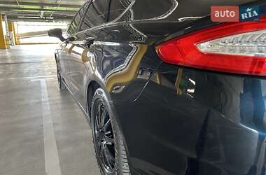 Седан Ford Fusion 2013 в 