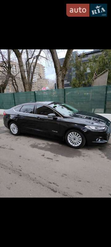 Седан Ford Fusion 2013 в 