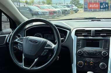 Седан Ford Fusion 2016 в 