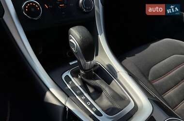 Седан Ford Fusion 2016 в 