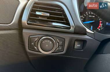 Седан Ford Fusion 2016 в 
