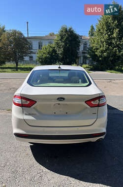 Седан Ford Fusion 2016 в 