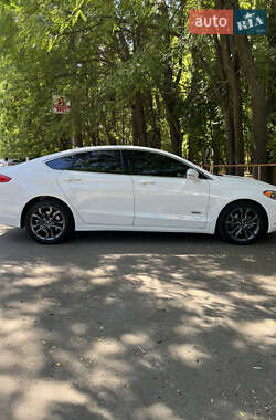 Седан Ford Fusion 2017 в 