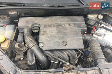 Хэтчбек Ford Fusion 2010 в 