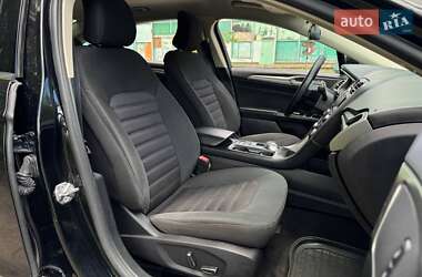Седан Ford Fusion 2016 в 