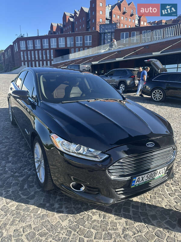 Седан Ford Fusion 2013 в 