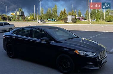Седан Ford Fusion 2015 в 
