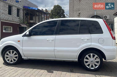 Хэтчбек Ford Fusion 2010 в 