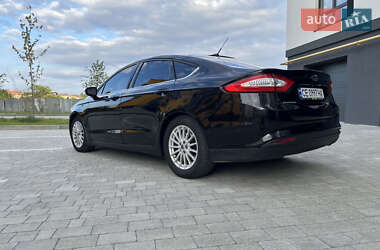 Седан Ford Fusion 2016 в 