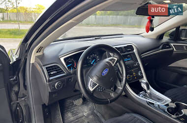 Седан Ford Fusion 2016 в 
