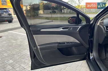 Седан Ford Fusion 2016 в 