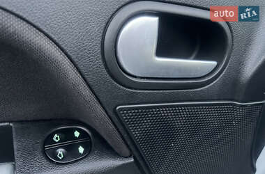 Хэтчбек Ford Fusion 2010 в 