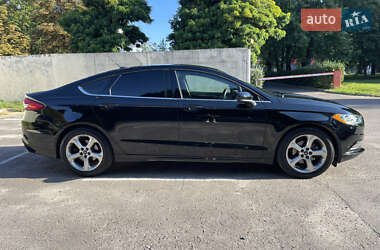 Седан Ford Fusion 2016 в 