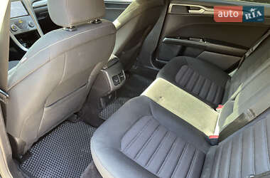 Седан Ford Fusion 2016 в 