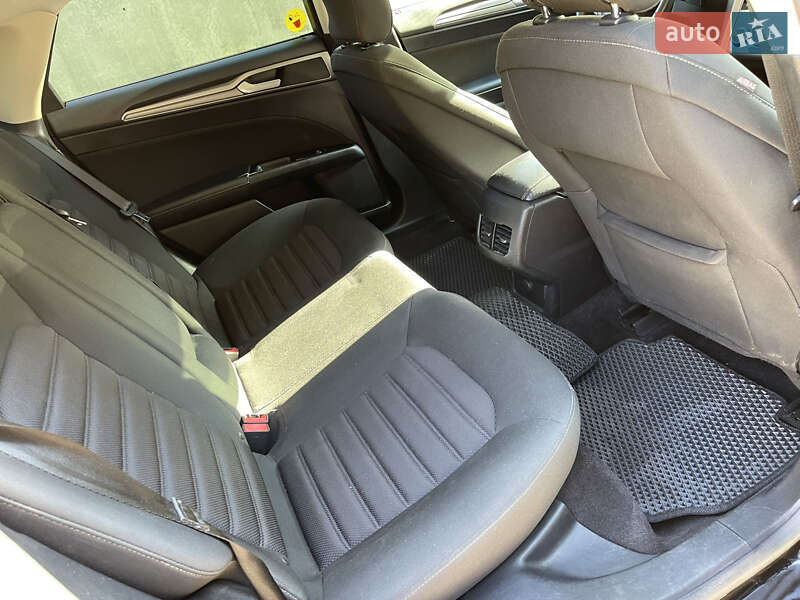 Седан Ford Fusion 2016 в Львові