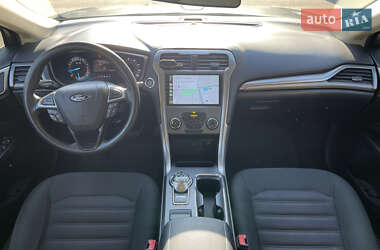 Седан Ford Fusion 2016 в 