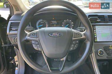 Седан Ford Fusion 2016 в 