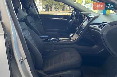 Седан Ford Fusion 2015 в 
