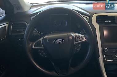 Седан Ford Fusion 2015 в 