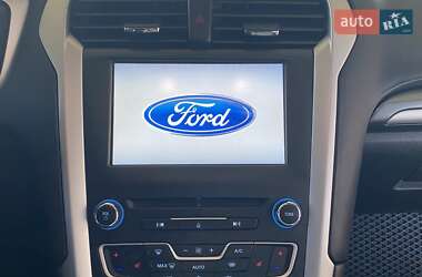 Седан Ford Fusion 2015 в 