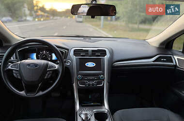 Седан Ford Fusion 2018 в 
