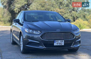 Седан Ford Fusion 2015 в 